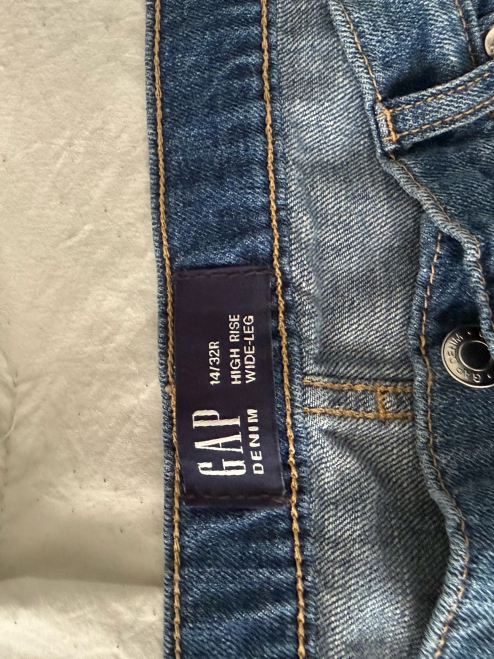 GAP High Rise Wide-Leg Jeans - Picture 2 of 4
